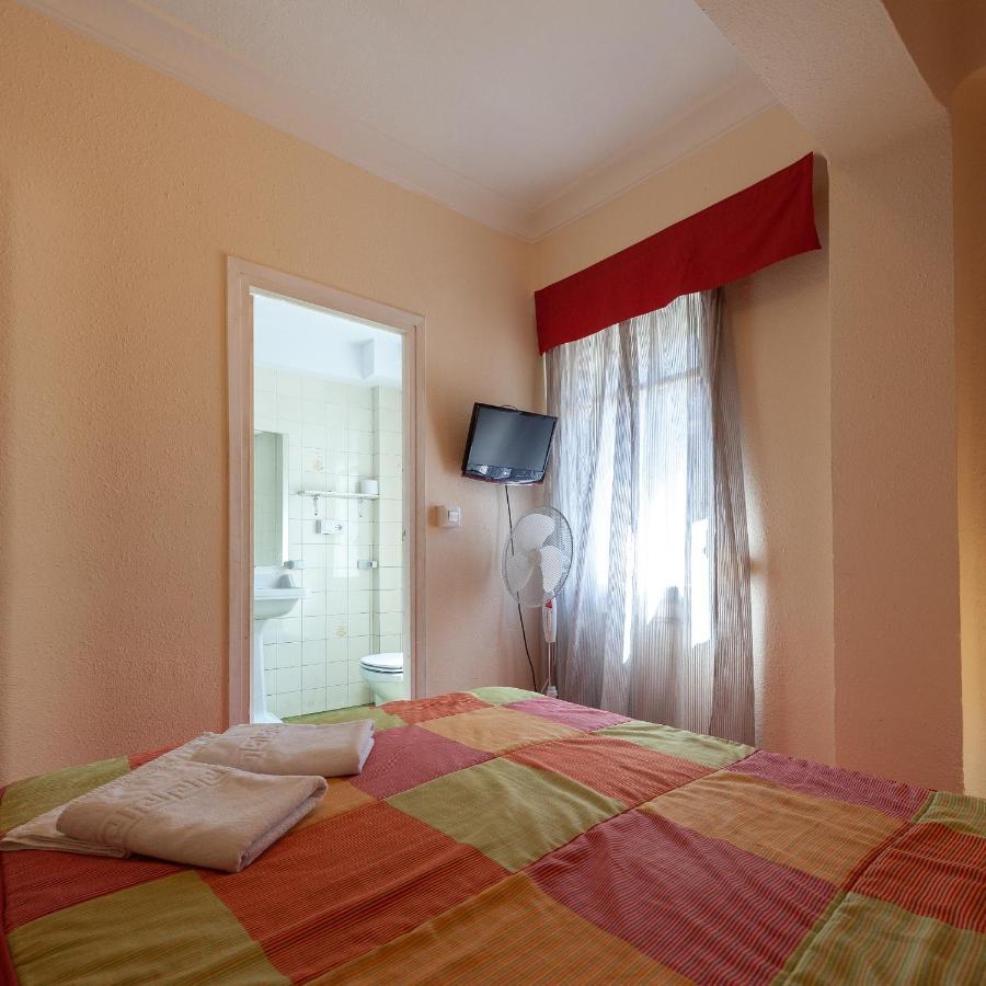Hostal Manjon Burgos Exterior photo