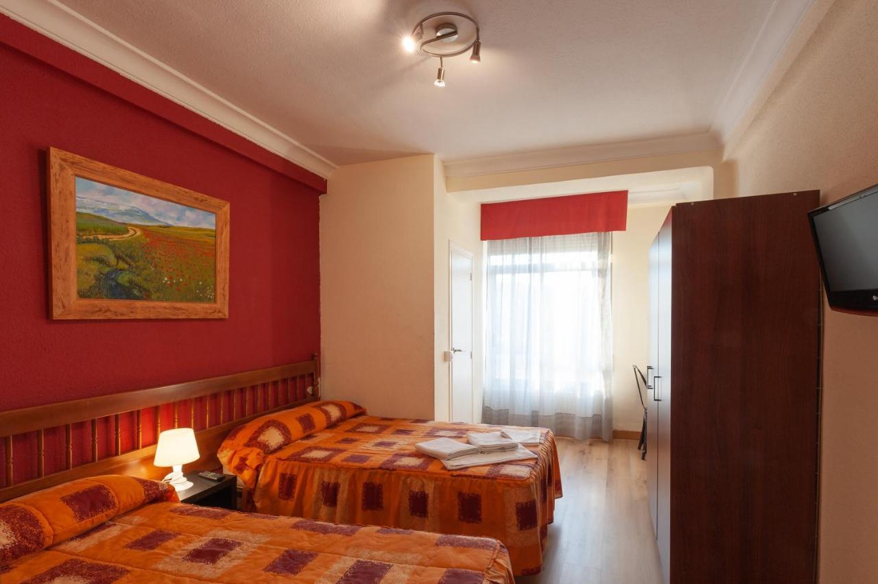 Hostal Manjon Burgos Exterior photo